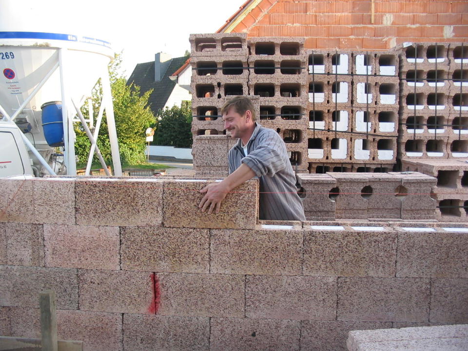 Bauberatung Hochbau mit Holzspanstein
